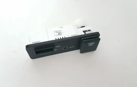 Land Rover Discovery Sport USB socket connector FK7219C166BD