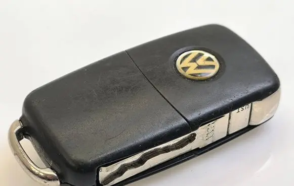 Volkswagen Touran II Ignition key/card 5FA01018002 5K0837202AD