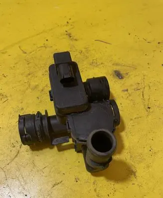 Mercedes-Benz E W211 Coolant heater control valve A2118320584 2118320584
