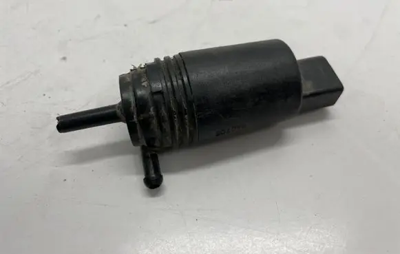 BMW 3 E90 E91 Windscreen/windshield washer pump 8377612