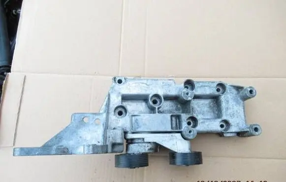 Volvo XC70 Engine mounting bracket 8642196