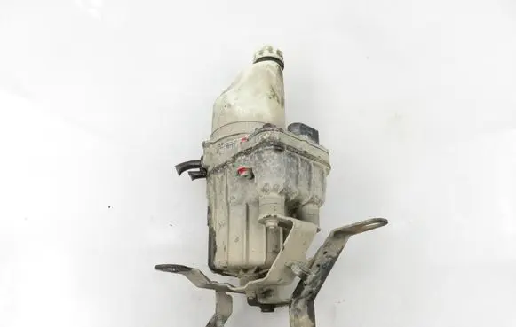 Opel Zafira B Power steering pump 13192897