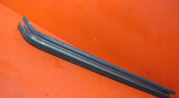 Nissan NV200 Sliding door middle rail 