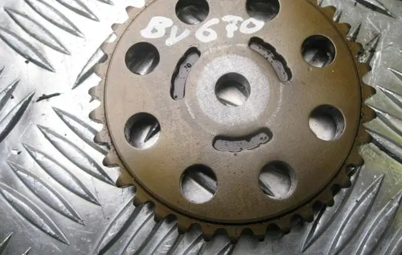 Volkswagen Golf V Timing chain sprocket 03C109571B BV670