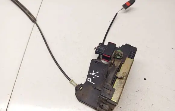 Opel Astra G Front door lock 90561151