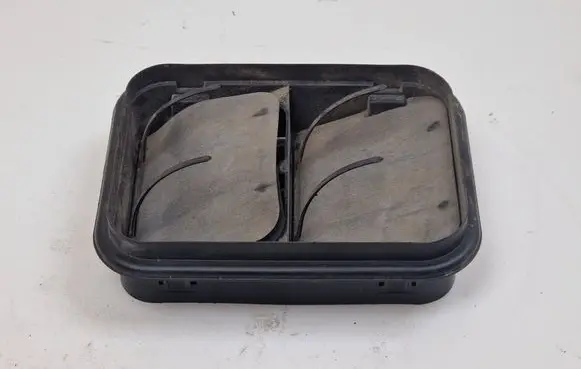 Nissan Qashqai Quarter panel pressure vent 