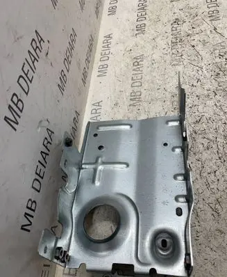 Maserati Levante Fender mounting bracket D7682