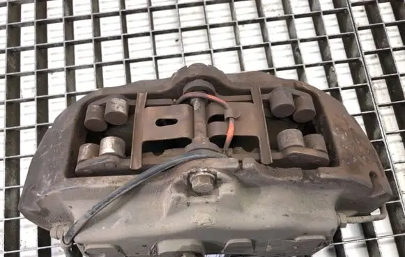 Audi Q7 4L Front brake caliper 207669818A