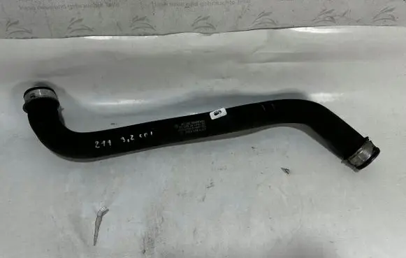 Mercedes-Benz E W211 Engine coolant pipe/hose A2115015380