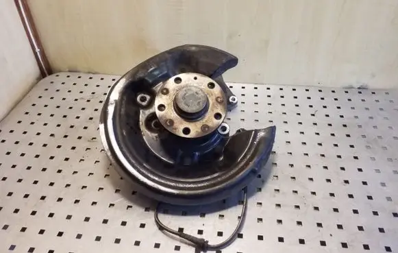 Volkswagen PASSAT B7 Rear wheel hub