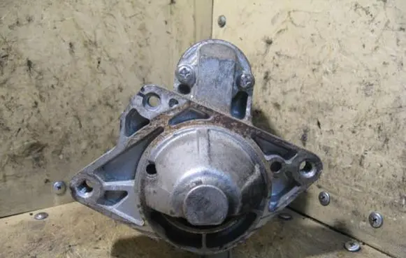 Renault Trafic I Starter motor M001T80681 20DCI