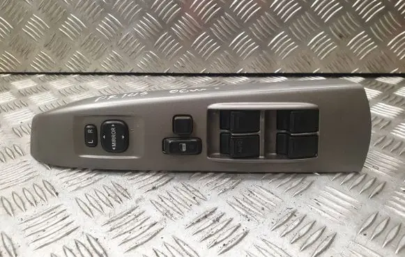 Toyota Prius (NHW20) Electric window control switch 8482047021