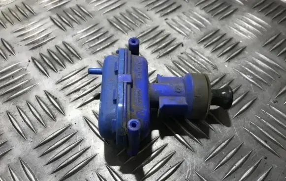 Audi 100 200 5000 C3 Central locking vacuum pump 893862153d