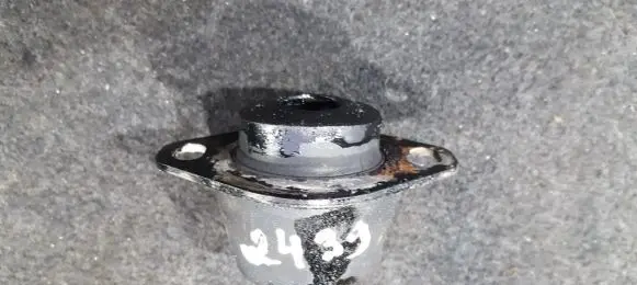 Citroen C4 I Engine mount bracket