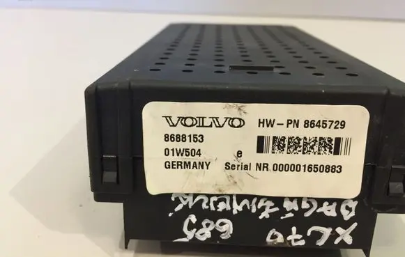 Volvo XC70 Engine control unit/module 8688153 01W504 8645729