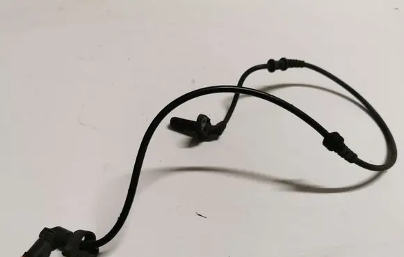 Mercedes-Benz E W212 ABS brake wheel speed sensor A2125400117