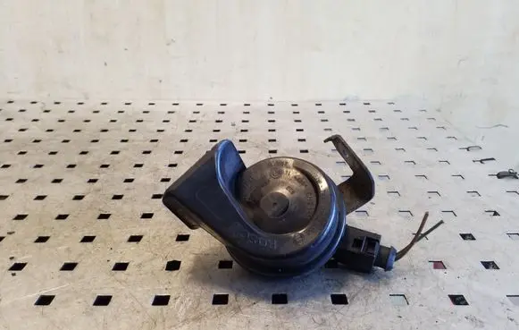 Audi A3 S3 8P Horn signal E9024148