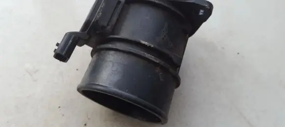 Nissan Juke I F15 Mass air flow meter 8200682558 5WK97021