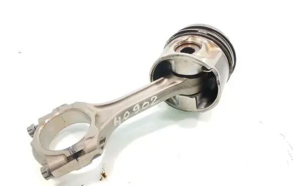 Toyota Avensis T270 Piston with connecting rod 