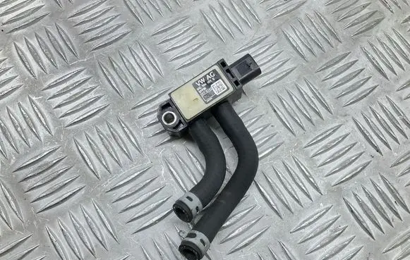 Volkswagen PASSAT B8 Air pressure sensor 04L906051G