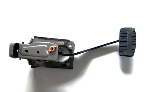 Mitsubishi Outlander Brake pedal MN101625