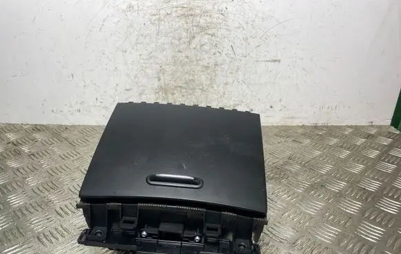 KIA Sorento Dashboard storage box/compartment 