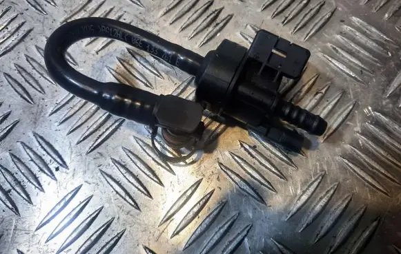 Volkswagen Tiguan Vacuum valve 06H906517H