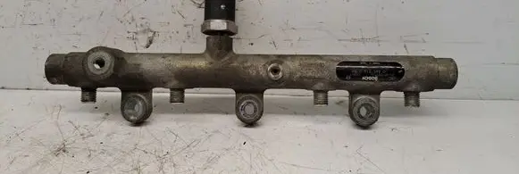 Peugeot 206 Fuel injector supply line/pipe 
