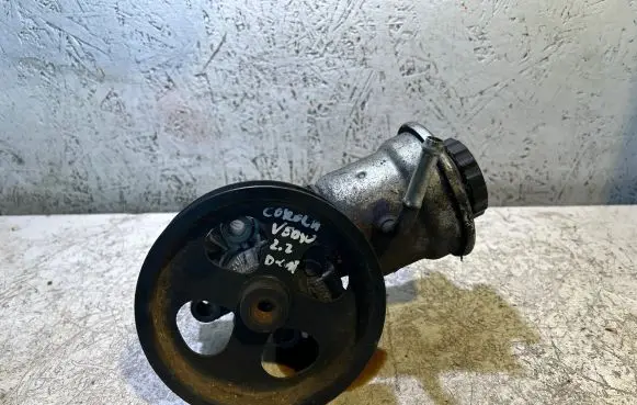 Toyota Corolla Verso AR10 Power steering pump