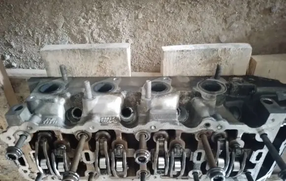 Skoda Yeti (5L) Engine head 