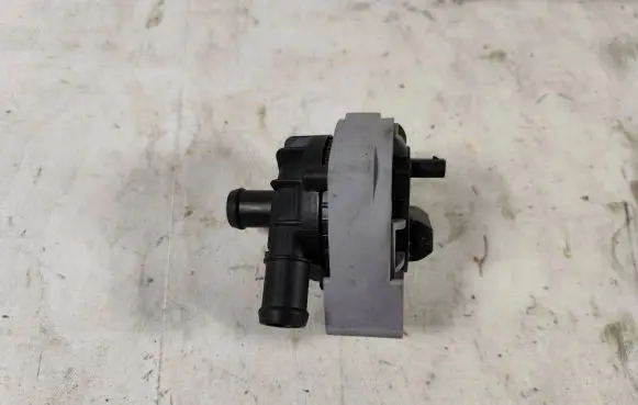 Volkswagen ID.3 Electric auxiliary coolant/water pump 1EA965567L