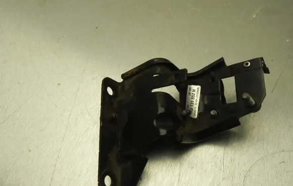 Volkswagen PASSAT CC Engine mounting bracket 1K0131552N VD9981