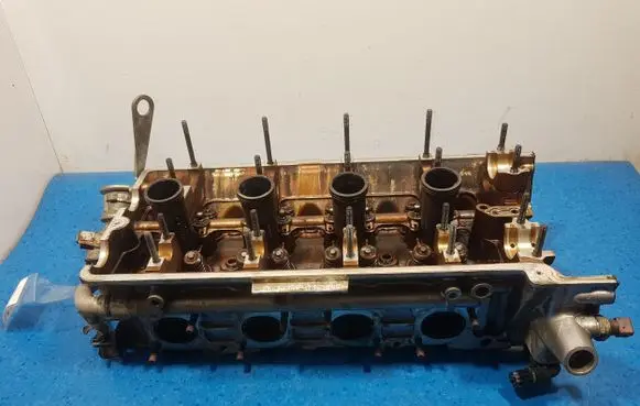 BMW 7 E38 Engine head 