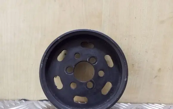Volkswagen Golf IV Power steering pump pulley 038145255B