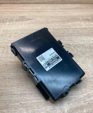 Toyota Avensis T270 Power management control unit 8969005010 1028500050