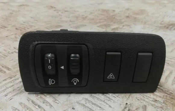 Renault Megane III Headlight level height control switch 648450007R 40343XE1