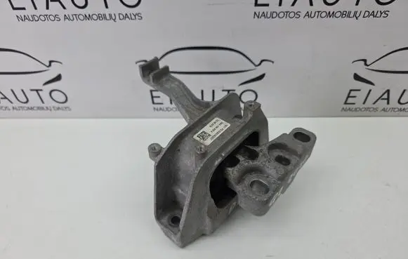 Engine mount bracket