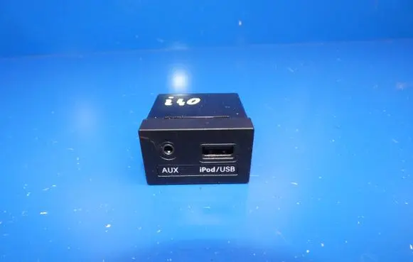 Hyundai i40 USB socket connector 3Z5004X 961203Z5004X
