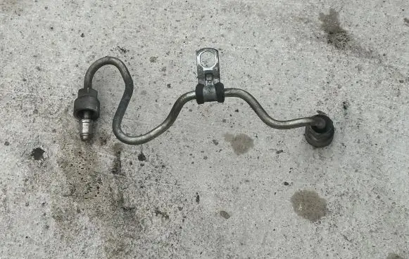 Volvo V60 Fuel injector supply line/pipe 