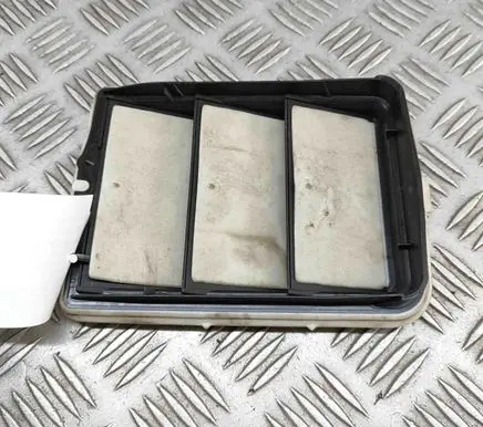 Quarter panel pressure vent