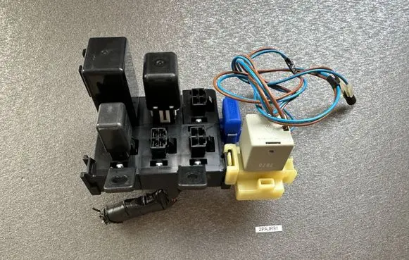 Mitsubishi Pajero Fuse box set MR142435 056700-6480 MB183865