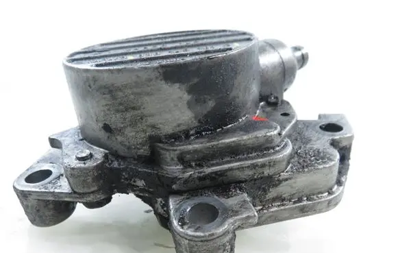 Volkswagen Polo IV 9N3 Vacuum pump 038145101B