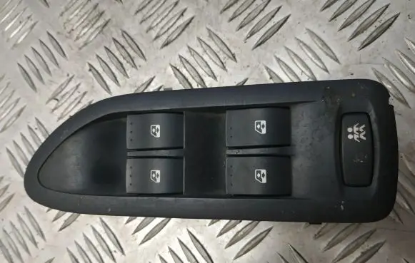 Renault Laguna II Electric window control switch 8200397297