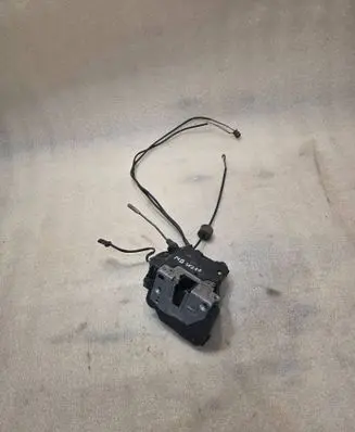 Mercedes-Benz E W211 Front door lock 2117200335