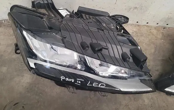 Peugeot 308 Headlight/headlamp