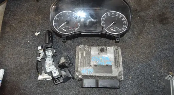 Skoda Octavia Mk2 (1Z) Engine control unit/module 03c906016ak