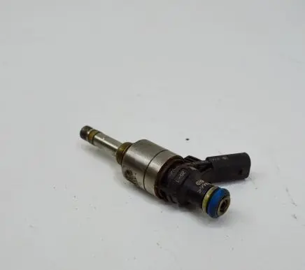 Audi A5 8T 8F Fuel injector 06H906036B