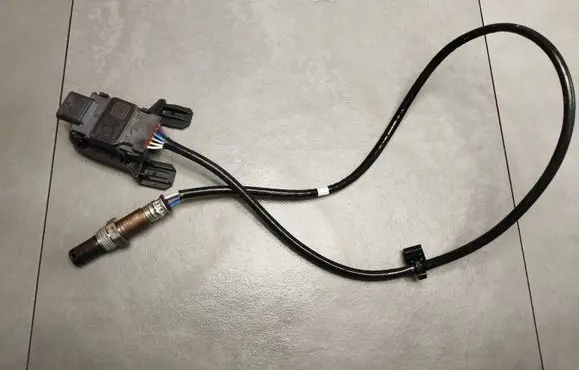 Volkswagen Touran III Lambda probe sensor 05N907807D