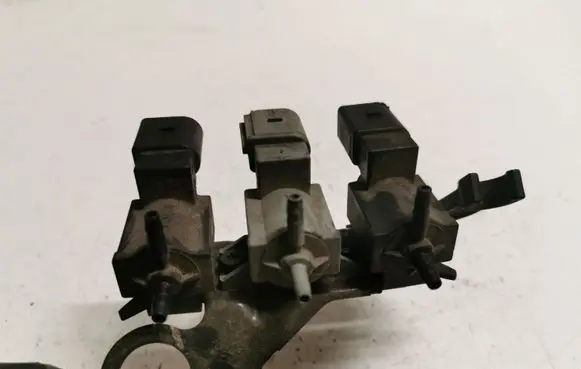 Audi A6 C7 Turbo solenoid valve 037906283C