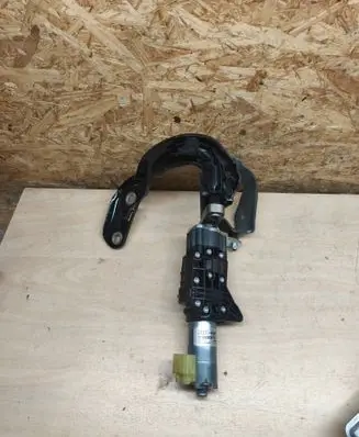 Audi Q7 4M Tailgate/trunk/boot lift motor 4M0827852C